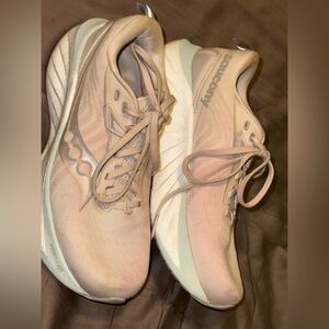 Saucony triumph 21 sneaker